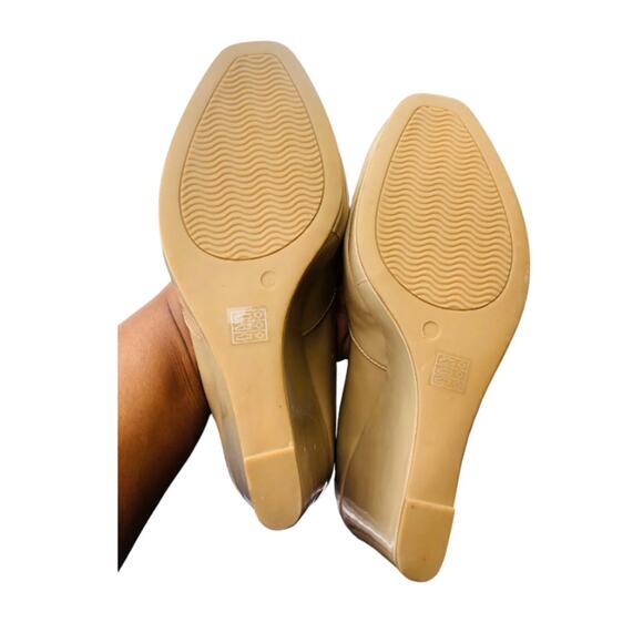 Moda Womens Tan Patent Leather Peep Toe Wedge Slip On Heels Shoes Size 10 - Picture 9 of 10